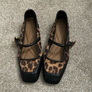 Leopard print suede Mary jane shoes